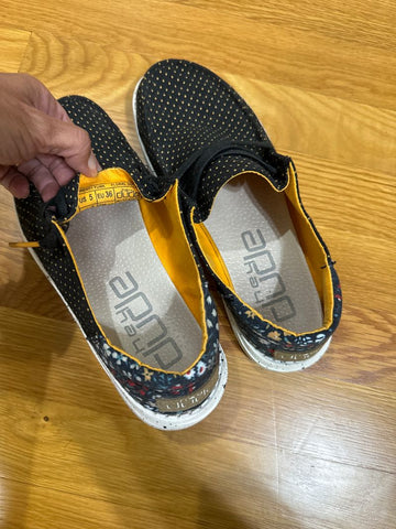 Hey Dude Size 5 Wendy funk floral black and yellow 5 (Adult)