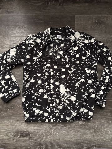 Athletic Size 16/18 black and white 1-4 zip pull over 16