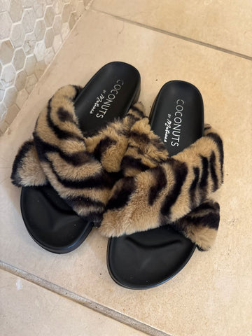 Coconuts Fuzzy Animal Print Slides 9 (Adult)