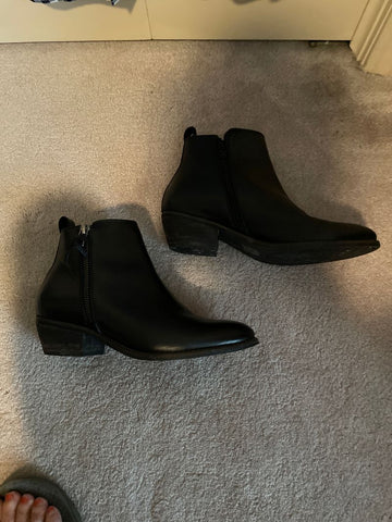Unknown Black ankle boots. Like new. 8 (Adult)