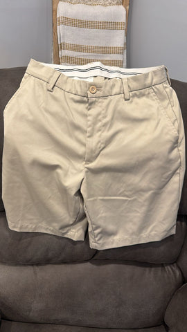 Amazon essentials Khaki shorts size 32 30-32