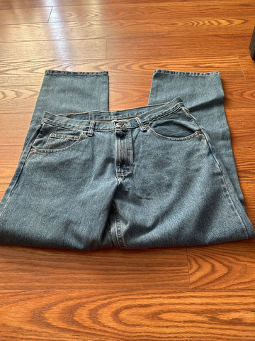 Wrangler NWT Brand new relaxed fit 100 cotton 33x30 30-32