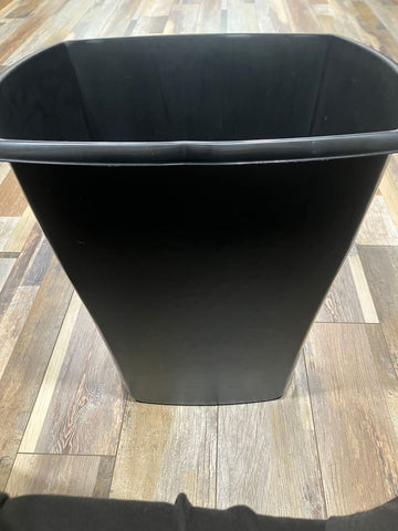 Sterilight wastebasket 10 gal. was only used for paper trash Miscellaneous