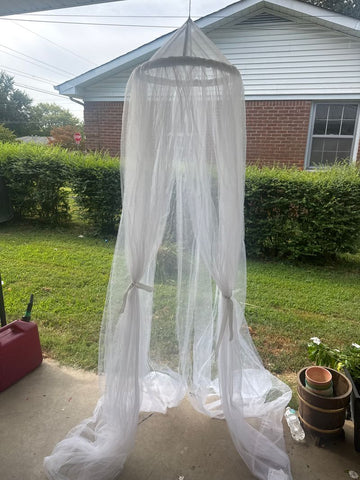Pottery Barn Kids Classic tule canopy with bows! Like new condition! Bedding