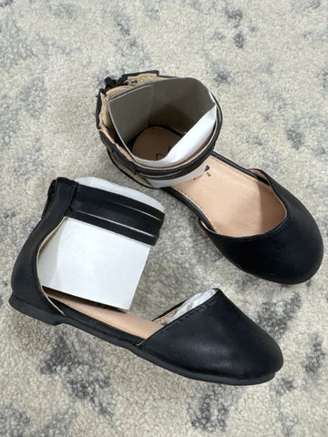 Y not New Black closed toe shoes 8 (Lil' Kid)