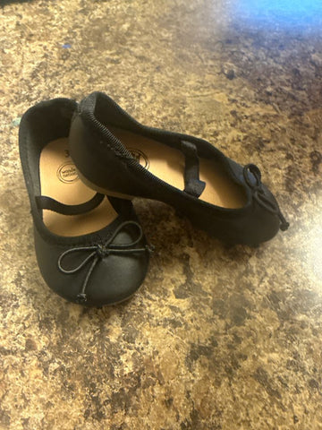 Wonder Nation Black Mary Jane shoes with stretchy strap. Some loose thread 3 (Infant Shoe)