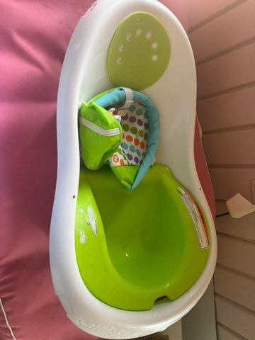 Fisher Price Baby tub with sling for newborn. Has been in storage Bathing