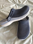 crocs navy blue 10 (Adult)