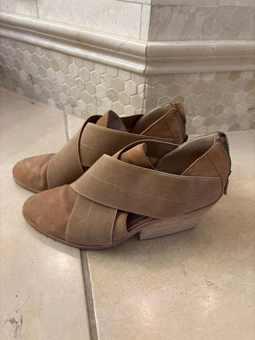 Eileen Fisher Eileen Fisher Block Heel Shoes with zip on back 9 (Adult)