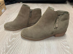 Blondo Waterproof Tan bootie, zips both sides, approx 1 in heel, 9-1/2 (Adult)