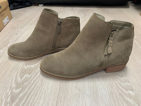 Blondo Waterproof Tan bootie, zips both sides, approx 1 in heel, 9-1/2 (Adult)