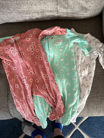 carters giraffes 3 jammies 6 mos 6-12 Months