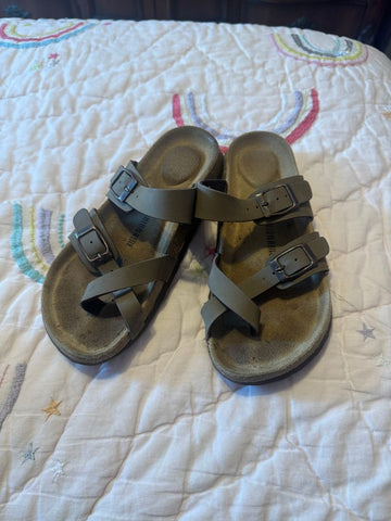 Cushionaire Leather slides 4 (Big Kid)
