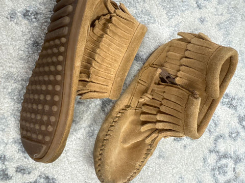 Minnetonka Fringe moccasins 11 (Lil' Kid)