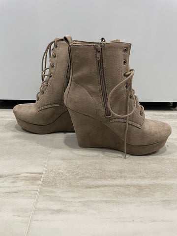 Shi by Journeys Grey Wedge zip up boots NEW 10 (Adult)