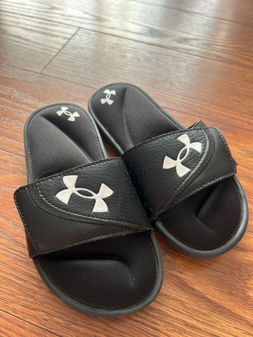 Under Armour NWOT memory foam slide boys size 1 1 (Big Kid)