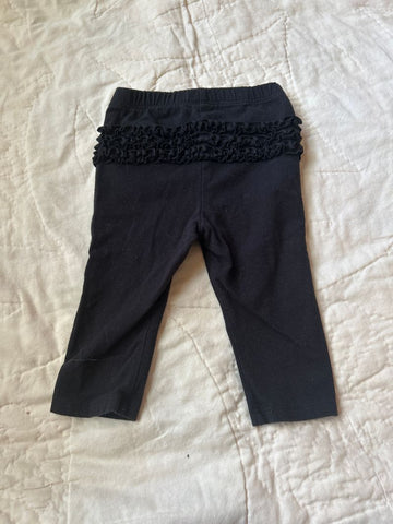 Old Navy Black legging, flat front, ruffled back, great condition 6-12 Months