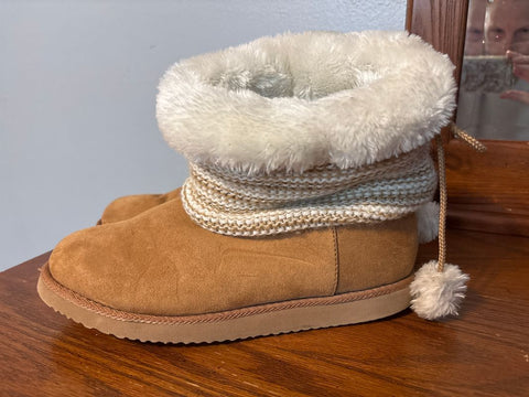 Gap Tan suede with creme fur boots 9 (Adult)