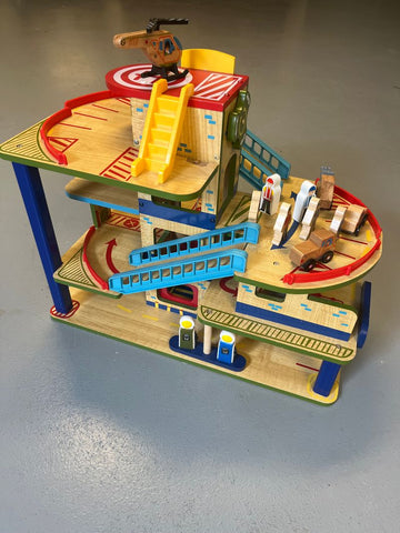 Kid Kraft WashNGoWoodCarGaragePlayset helicopter damaged small chip 4th lev Toy Vehicles