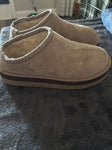 Paws Tan furry inside slip one 7 (Big Kid)