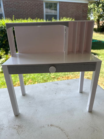 Desk Desk for 18in dolls - has marks and minor scrapes on it Dolls and Accessories