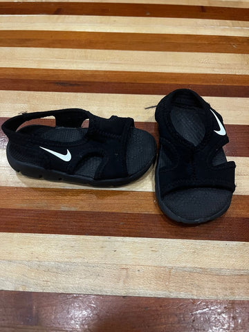 Nike black slip on sandals 5 (Lil' Kid)