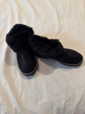 Isotoner Black house slippers 8-1/2 (Adult)