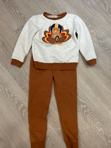 Football turkey set Sz 6, top runs small imo. 5T/5