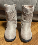 Cracker Barrel Tan Suede Boots barely worn 7 (Lil' Kid)