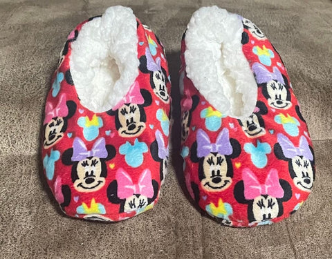 Disney Minnie Mouse Fuzzy Slippers barely worn 5-1/2 (Lil' Kid)