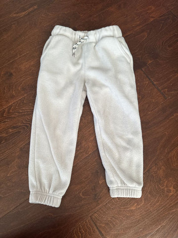 Old Navy Fleece pants. Perfect for snow day 3T/3