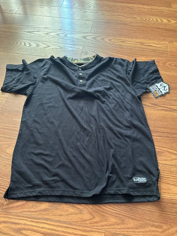 Real tree NWT black 3 button t with camp details Men's - L