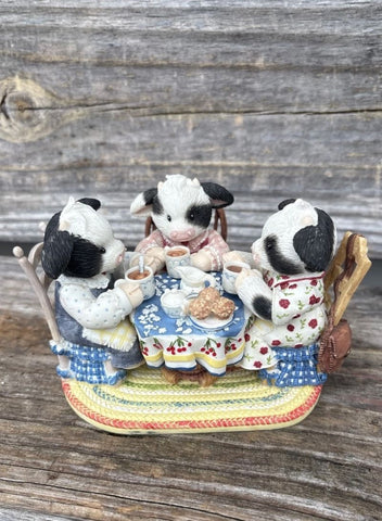 Mary Moo Moo Sit long, talk much, laugh often Decor