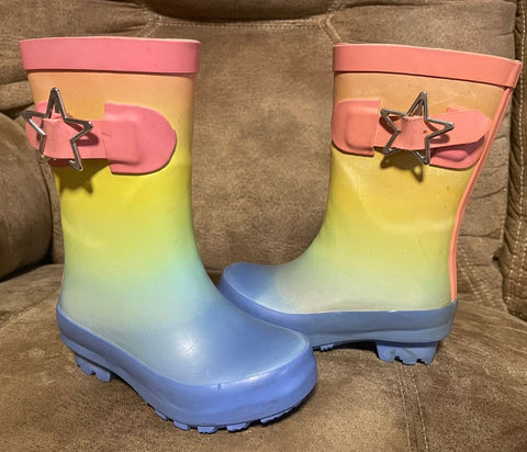 Wonder Nation Rainbow Colored Rain Boots with very minor discoloration 5 (Lil' Kid)