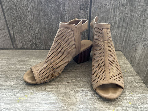Unisa Well loved peep toe mules with ankle strap 6-1/2 (Adult)