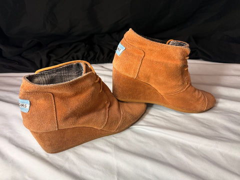 Toms Brown booties GUC 7-1/2 (Adult)