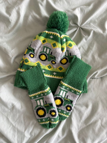John Deere hat and mittens 2T