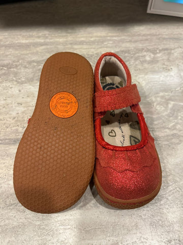 Livie and Luca Sparkly red EUC 6 (Lil' Kid)