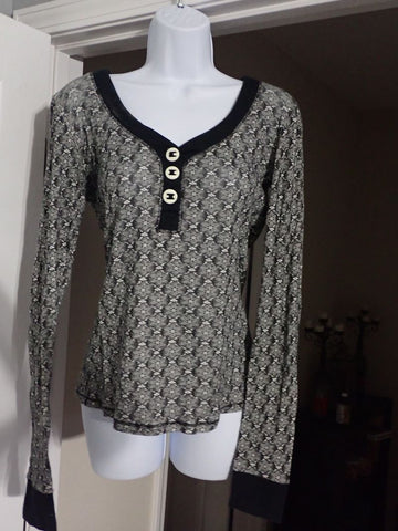 Daytrip by Buckle Black and white long sleeve v neck top with buttons Women's - M