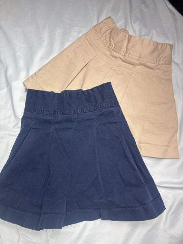 Childrens place Tan and navy uniform skirt EUC 6T/6X