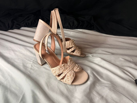 Time & Tru White with pearl heels NWOT 7 (Adult)