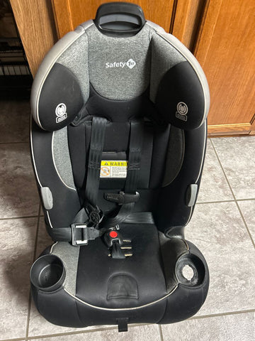 Safety 1st Rarely used, grandparents car seat missing on cup holder in date Chair-Seat