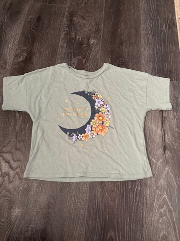 Wonder nation Moon floral short T 10