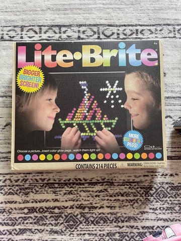 Lite Brite 5 refill pages included Games
