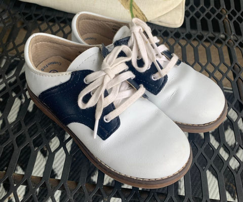 Footmates Size 9.5 Wide navy and white saddle oxfords 9-1/2 (Lil' Kid)