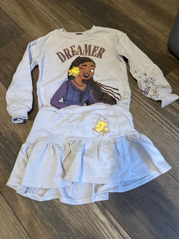 Disney Wish outfit, play condition from piling on sleeves 5T/5