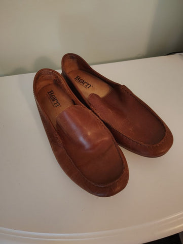 BORN BORN leather slip on loafers great used condition size 9 mens 9 (Adult)