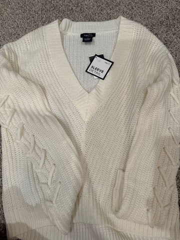 Rue21 White sweater NWT Women's - XS