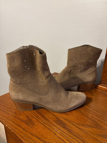 Bandolini Light brown boot like new 10 (Adult)