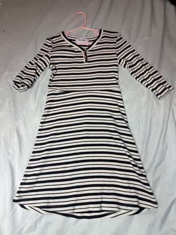 Old Navy Black & white stripped dress EUC 7